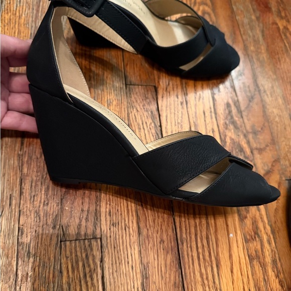 Chinese Laundry| black wedges size 10 - Picture 2 of 4